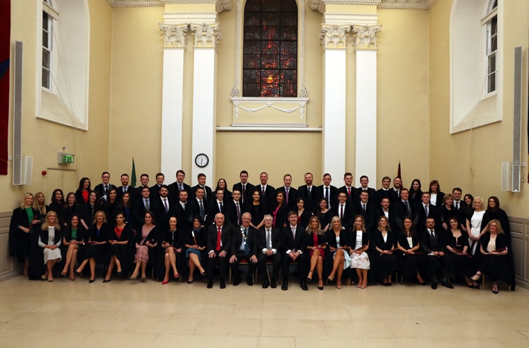 Mr Justice Peter Kelly, Law Society President Michael Quinlan, Attorney General Seamus Woulfe and Law Society Director General Ken Murphy with new solicitors in the Presidents’ Hall on 21 February 2018