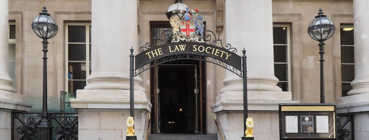 Row over UK solicitors’ fees to go to court