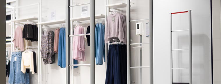 Shoplifting probe defamation protection for retailers