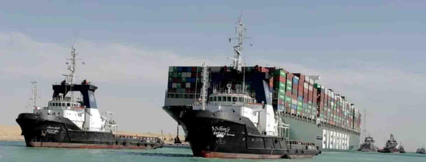 Jammed supertanker finally en route out of Egypt