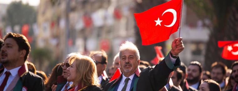 Turkish lawyers march in protest at draft bill